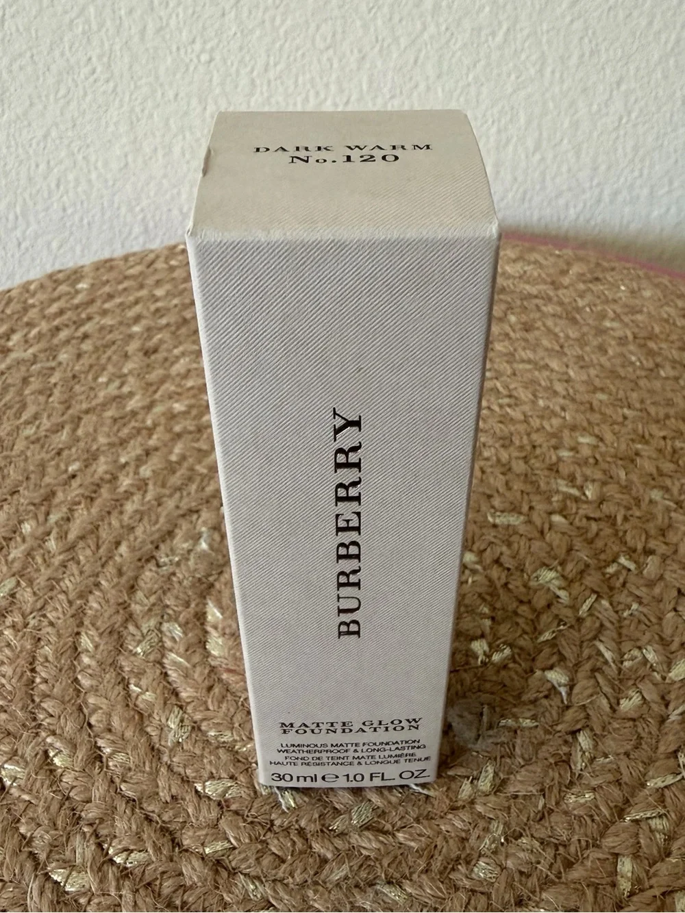 Burberry Matte Glow Foundation Dark Warm No. 120